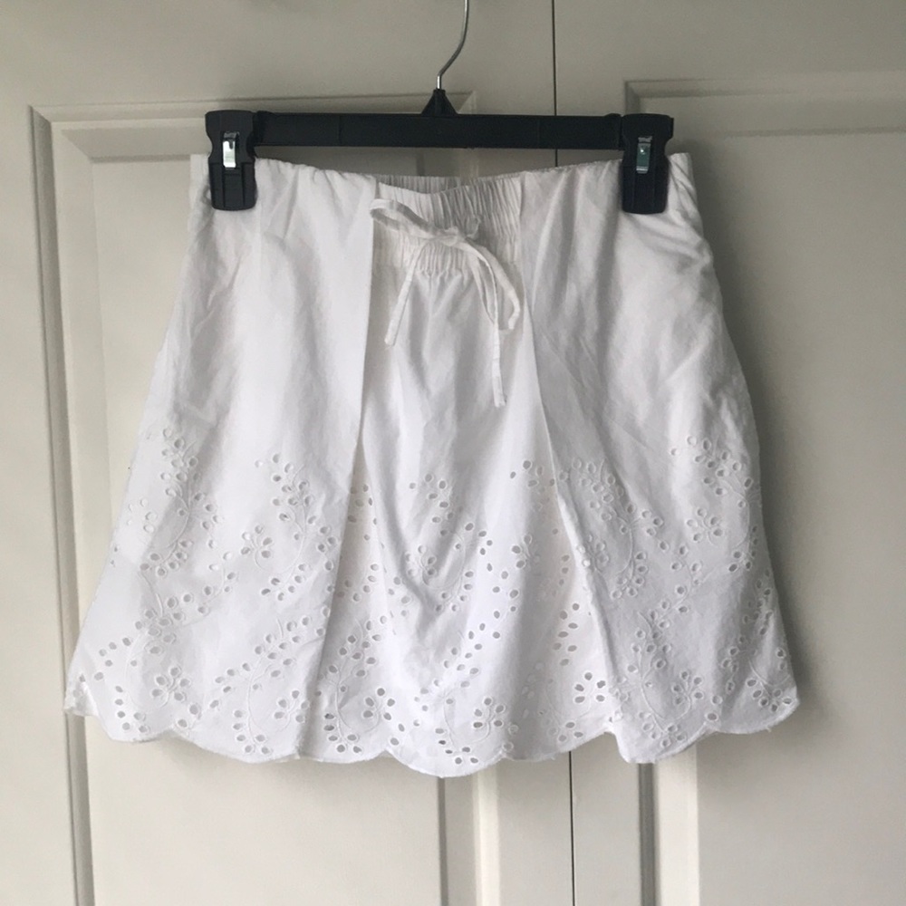 ZARA TRF EYELET EMBROIDERY MINI SKIRT